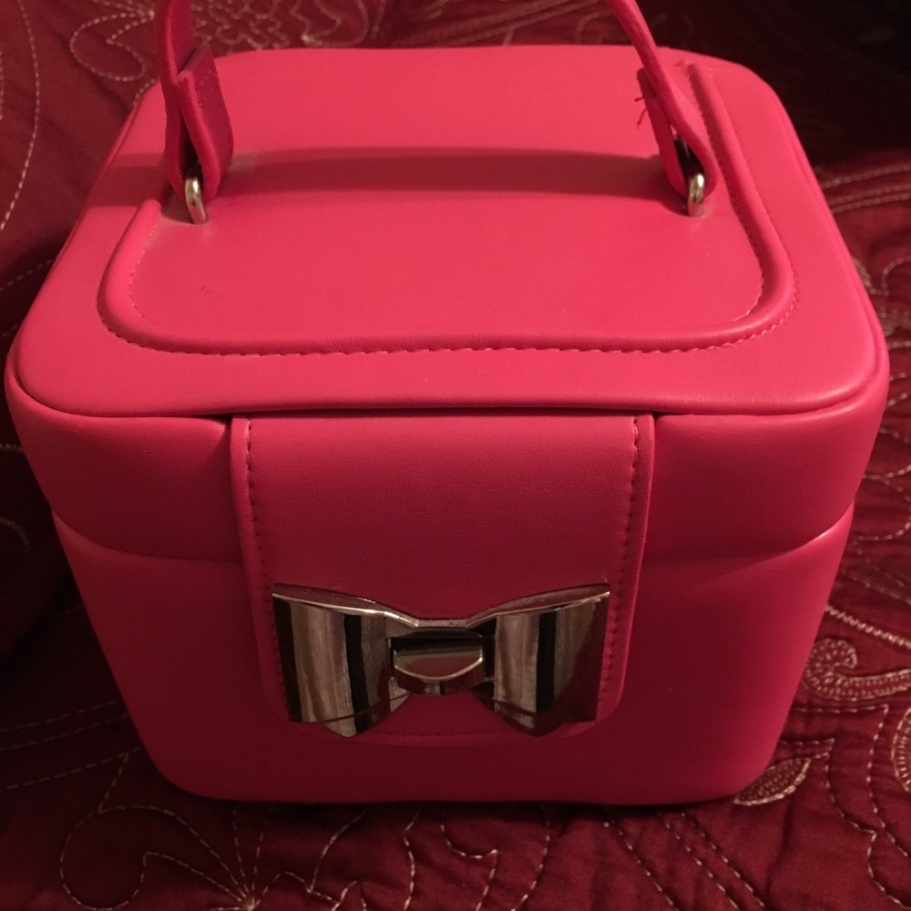 Tuscan Hot Pink portable jewelry box - Picture 2 of 3
